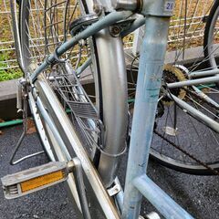 J1927【リユースのサカイ柏店】シティサイクル　ダイナモライト　26インチ　シルバー　★店頭にて試乗可★ 簡易クリーニング済　　 中古自転車 　流山市  松戸市 我孫子市 鎌ヶ谷市 船橋市 守谷市 取手市の画像