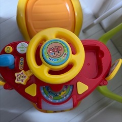 アンパンマン よくばりビジーカーDX 足けリ乗用玩具 押し棒ガード付きの画像