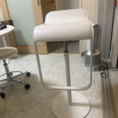 昇降式カウンターチェアの画像