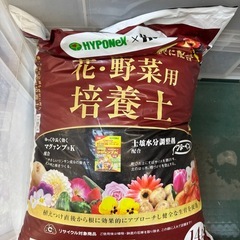 土とプランターの画像