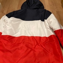 ヤクルトスワローズ　トリコロール　ダウンジャケットの画像