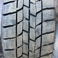 スタッドレスタイヤ 
195/65R15の画像