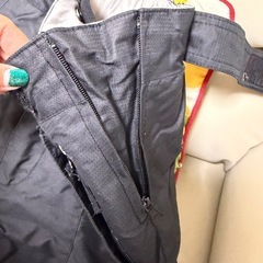 スノボーウェアとズボンの画像