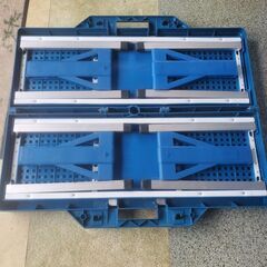 (現在取引中)　折り畳みキャンプテーブルの画像