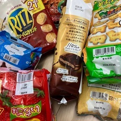 ①お菓子　まとめて　チョコパイ　リッツバニラサンド　アスパラ　たべっ子どうぶつ　シミチョコ　イチゴあじ味　の画像
