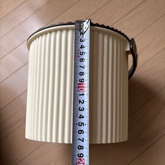 【オウニウッティ】フタ付きバケツ　　の画像