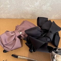 ヘアアクセ色々（左 大人用・右 ジュニア用）の画像