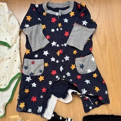 ベビー服60.70まとめ売りと靴下の画像