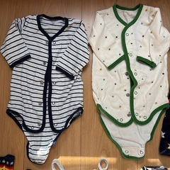 ベビー服60.70まとめ売りと靴下の画像