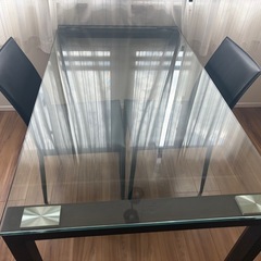 ガラスダイニングてーテーブルの画像