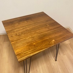 ダイニングテーブルの画像