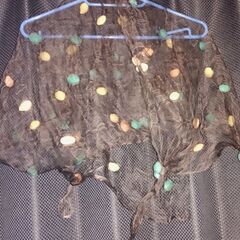 焦茶色シースルーのボンボン付きストール／中古の画像