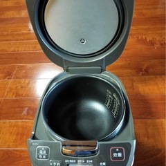 SHARP2025年製炊飯器の画像