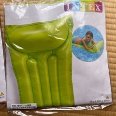 ④うきわ！プール関係　ビート板みたいな形の画像