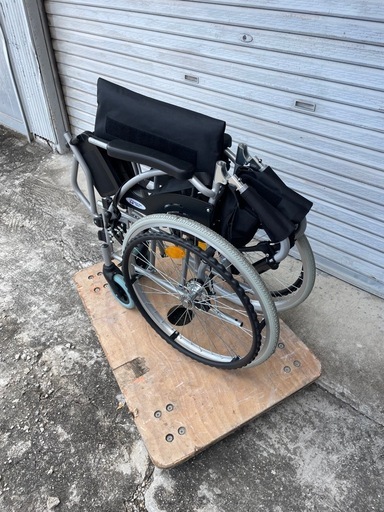 自走式折りたたみ車椅子　ケアテック　美品