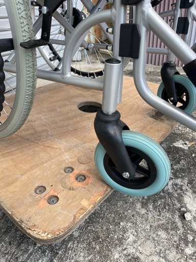 自走式折りたたみ車椅子　ケアテック　美品