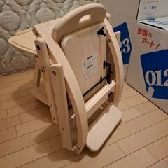 ベビーチェアふたつ（双子）の画像