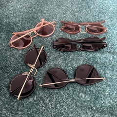 サングラス5個の画像