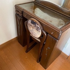 アンティーク　鏡台の画像