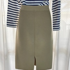 UNIQLOリップルペンシルスカート ベージュLスリット入り☆の画像