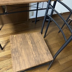 2人用テーブルの画像