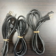 パソコンケーブル コンセント頭3本の画像