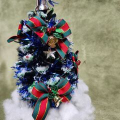 大王末の松かさで作ったクリスマスツリーの画像