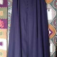 緩やかフレアスカートの毛１００％の濃紫色レディススーツ／中古の画像