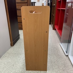 リユースのサカイ東金店 3段絵本ラック ※正面剥がれあり TJ16681の画像