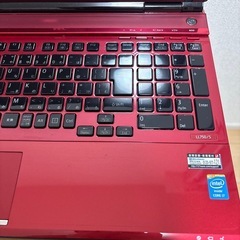 Intel Core i7搭載のレッドのNECノートPC。の画像