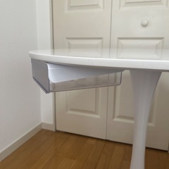 丸テーブルの画像