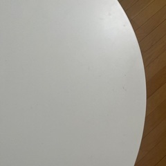 丸テーブルの画像