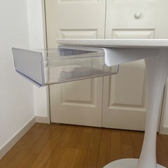 丸テーブルの画像