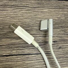 Apple Thunderbolt Display 27インチ MagSafe 2 コンバーター付きの画像