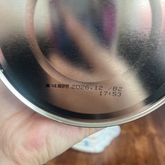 新品未開封ミルクと単品オムツの画像