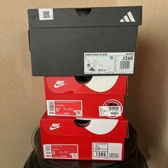 NIKE adidas スニーカー　箱の画像