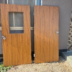【無料 / 早い者勝ち】リフォームで不用になったドアの画像