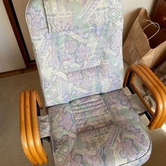 リクライニング機能付き藤肘掛け椅子あげますの画像