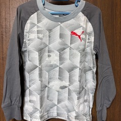 PUMAキッズパーカー＋PUMA長袖シャツ　120cmの画像