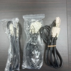 パソコン用ケーブル 白の画像