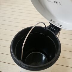 可愛いゴミ箱　IKEA ペダル式ゴミ箱　VORGOD ヴォルゴド, ホワイト, 3リットル, インテリアの画像