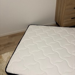 美品✨コイルマットレス　（セミダブル）の画像