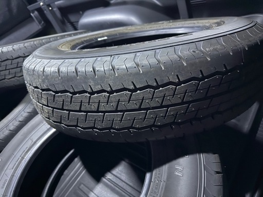 ハイエース 新車外しタイヤ