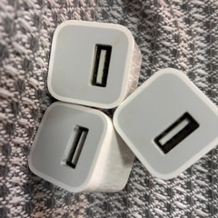 中古電源アダプタ3個の画像