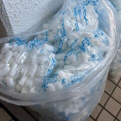 梱包材たくさんの画像