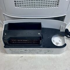 A8402【お買い得商品‼】 SHARP シャープ 2015年製 加湿セラミックファンヒーター 季節家電 加湿器 暖房器具 HX-E120の画像