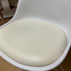 20%オフ【12/20午前中お渡し】ニトリ　白　イスの画像