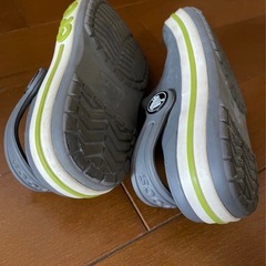 クロックス サンダル の画像