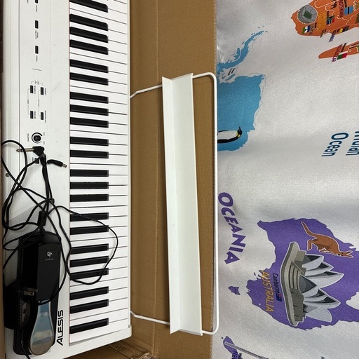 ALESIS88鍵盤ピアノ