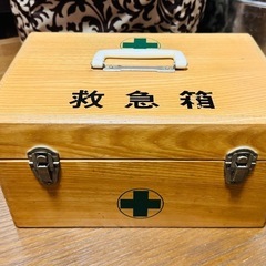 昔ながらの木製 昭和レトロ救急箱〈緑十字〉の画像